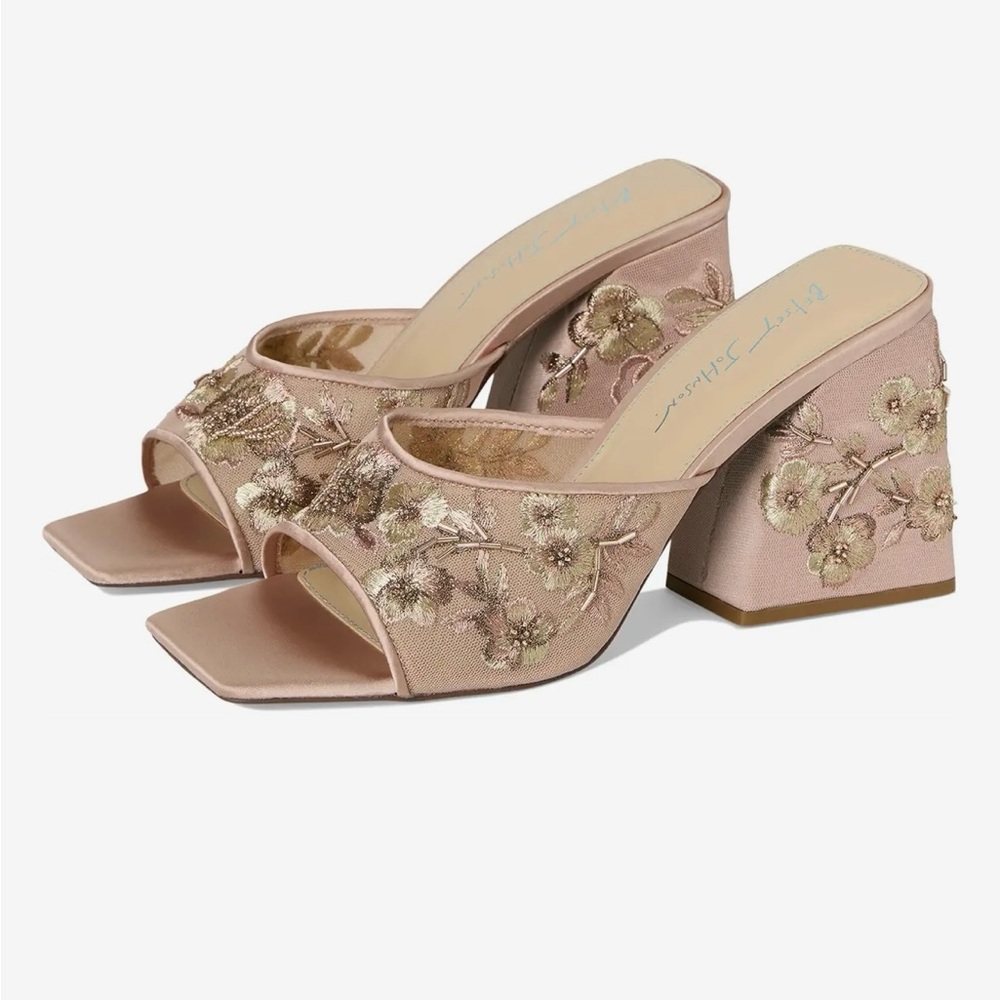 NIB Betsy Johnson Pale Pink Embellished Heels SZ 7